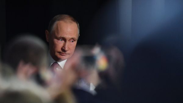 Ежегодная большая пресс-конференция президента РФ Владимира Путина - Sputnik Азербайджан