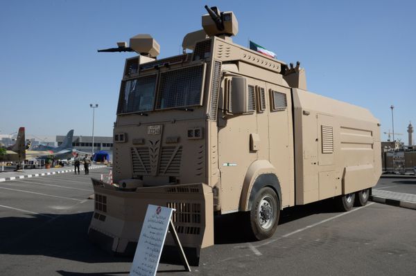 Автомобиль для разгона митингов Titan Национальной гвардии Кувейта на международной выставке вооружения и военной техники Gulf Defence & Aerospace-2017 в Эль-Кувейте - Sputnik Азербайджан