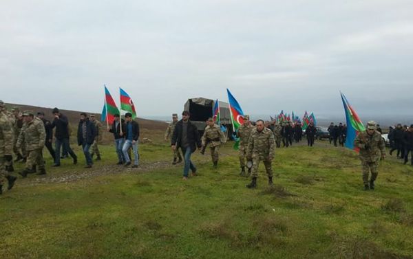 Похоронен ставший шехидом военнослужащий азербайджанской армии - Sputnik Азербайджан