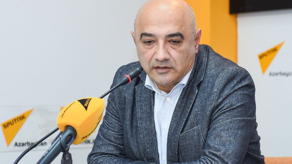 Азербайджанский политолог Тофиг Аббасов Азербайджанский политолог Тофиг Аббасов - Sputnik Азербайджан
