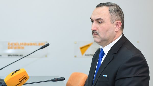 председатель Общественного совета при Государственной миграционной службе АР Азер Аллахверанов - Sputnik Азербайджан