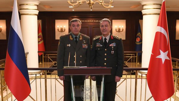 Глава генштаба ВС Турции Хулуси Акар с российским коллегой Валерием Герасимовым - Sputnik Азербайджан