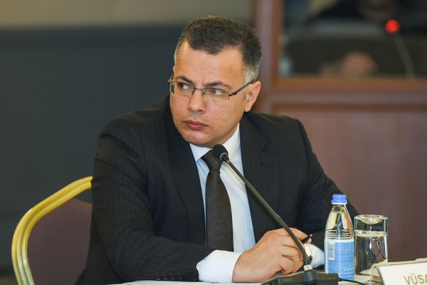 Исполнительный директор Центра анализа экономических реформ и коммуникаций Вюсал Гасымлы - Sputnik Азербайджан