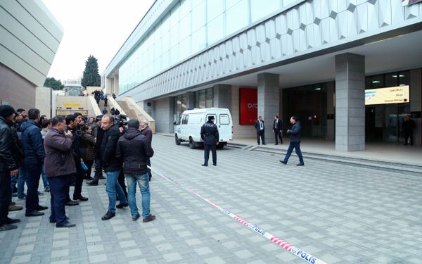 Поиски взрывного устройства на Бакинском железнодорожном вокзале - Sputnik Азербайджан