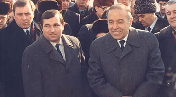 Александр Алексеевич Иванов и Гейдар Алиев - Sputnik Азербайджан