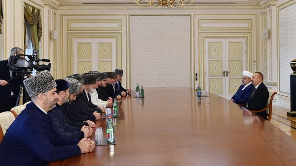 Президент Ильхам Алиев принял делегацию в составе группы мусульманских религиозных деятелей из северокавказских республик России - Sputnik Азербайджан