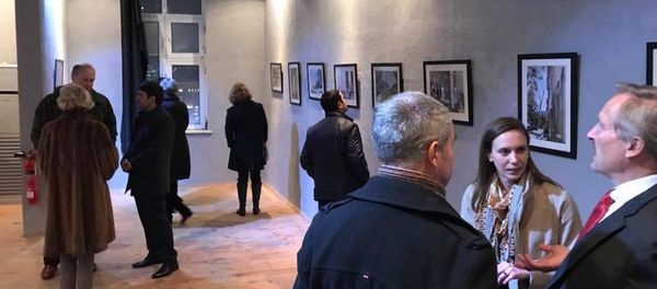 В галерее Art Villa открылась персональная фотовыставка американского фотографа Мэттью Секуты под названием Вашингтон - Sputnik Азербайджан