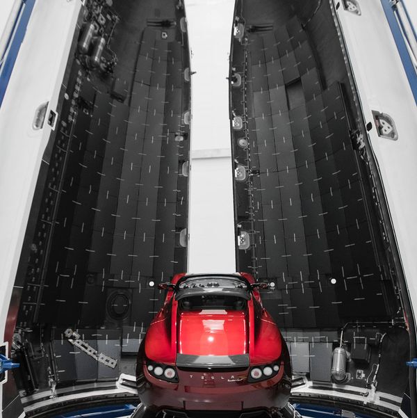 Электромобиль Tesla Roadster - Sputnik Азербайджан