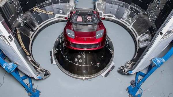 Электромобиль Tesla Roadster - Sputnik Азербайджан
