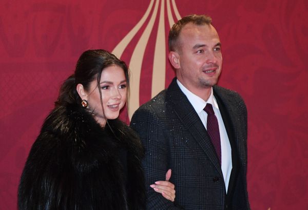 Певица Нюша и главный советник президента Международной федерации студенческого спорта Игорь Сивов - Sputnik Азербайджан