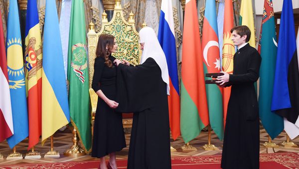 Церемония награждения первого вице-президента Азербайджана Мехрибан Алиевой орденом святой равноапостольной княгини Ольги II степени - Sputnik Азербайджан