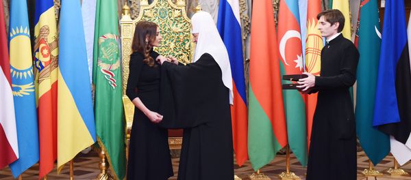 Церемония награждения первого вице-президента Азербайджана Мехрибан Алиевой орденом святой равноапостольной княгини Ольги II степени - Sputnik Азербайджан