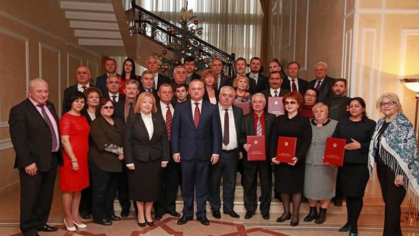 Президент Молдовы Игорь Додон с представителями Конгресса азербайджанцев Молдовы - Sputnik Азербайджан
