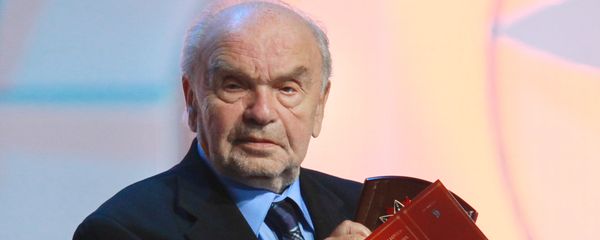 Композитор Владимир Шаинский на 10-м юбилейном концерте детского коллектива Непоседы - Взрослые и дети, приуроченном ко Дню Защиты Детей. - Sputnik Азербайджан