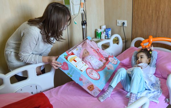 4-летняя Хадиджа и ее подарок – говорящая кукла - Sputnik Азербайджан