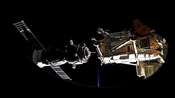 Стыковка Союза к МКС - Sputnik Азербайджан