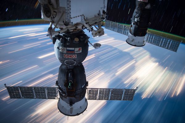 Российские космические корабли Союз и Прогресс, пристыкованные к МКС - Sputnik Азербайджан