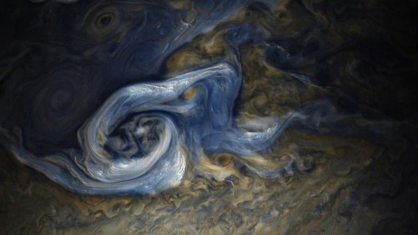 Ураган, снятый на поверхности Юпитера зондом Juno в конце октября этого года - Sputnik Азербайджан