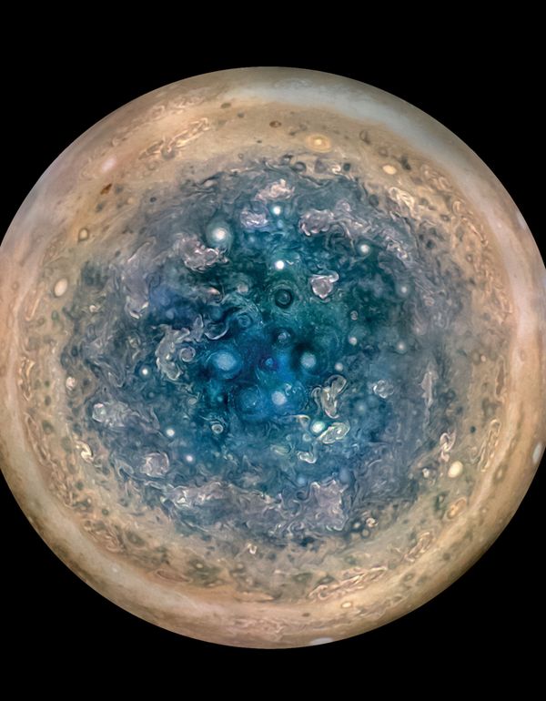 Южный полюс Юпитера, покрытый ураганами - Sputnik Азербайджан