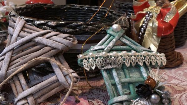 Чудеса из газетных трубочек: мастер-класс от азербайджанской мастерицы - Sputnik Азербайджан