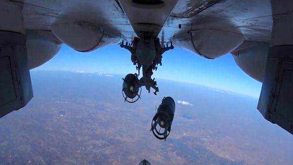 Сброс авиабомб, фото из архива - Sputnik Азербайджан