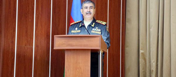 Министр обороны Азербайджана генерал-полковник Закир Гасанов в ходе встречи с офицерами по работе с личным составом - Sputnik Азербайджан