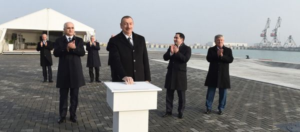 Президент Ильхам Алиев принял участие в открытии терминала RO-RO в комплексе Бакинского международного морского торгового порта - Sputnik Азербайджан