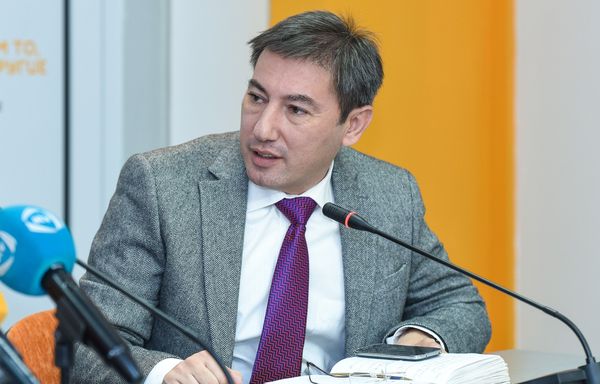 Политолог Ильгар Велизаде - Sputnik Азербайджан