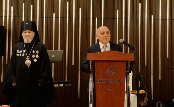 Председатель Государственного комитета по работе с религиозными структурами АР Мубариз Гурбанлы зачитал поздравительное послание главы государства Председатель Государственного комитета по работе с религиозными структурами АР Мубариз Гурбанлы зачитал поздравительное послание главы государства - Sputnik Азербайджан