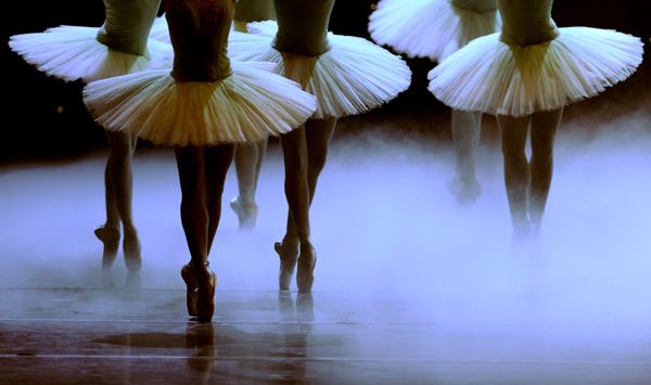 Танцовщицы из труппы The Spanish National Dance Company во время репетиции балета Дон Кихот в Королевском театра Маэстранса в Севилье, Испания - Sputnik Азербайджан