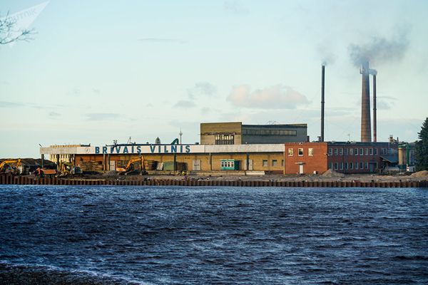 Производство шпрот на латвийском рыбоперерабатывающем предприятии Brīvais vilnis - Sputnik Азербайджан