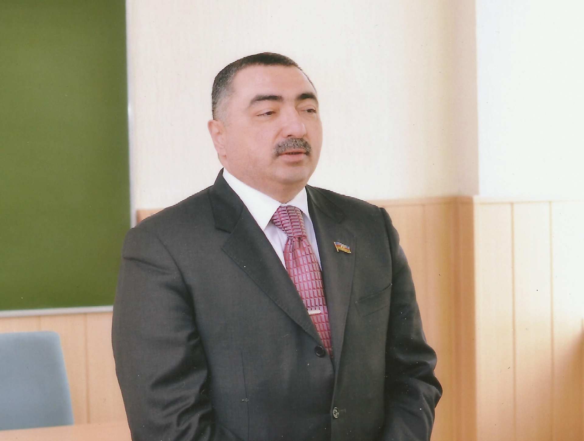 Azərbaycan Respublikasının Milli Məclisinin deputatı Rüfət Quliyev - Sputnik Азербайджан, 1920, 13.01.2023