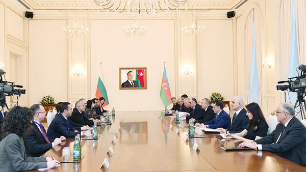 Встреча в расширенном составе премьер-министра Болгарии Бойко Борисова и президента Азербайджана Ильхама Алиева, Баку, 15 января 2018 года - Sputnik Азербайджан