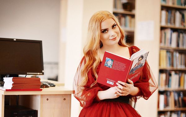 II Vice Mrs. Top of the World-2015 Теграна Бахрузи выпустила книгу Идеальный Министр — Закир Гасанов - Sputnik Азербайджан