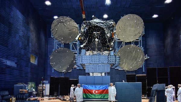 Кадры одного из этапов подготовки к запуску спутника Azerspace - Sputnik Азербайджан