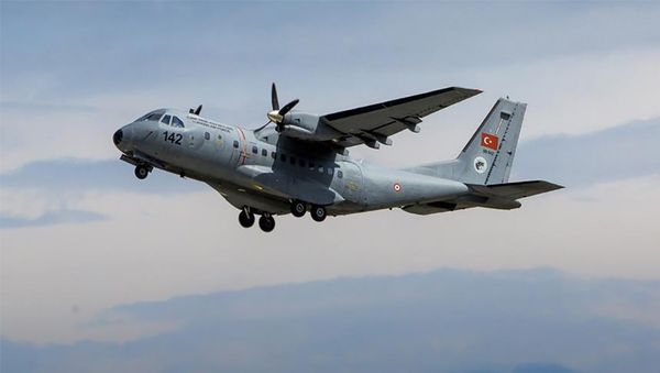 Самолет Casa CN-235, фото из архива - Sputnik Азербайджан