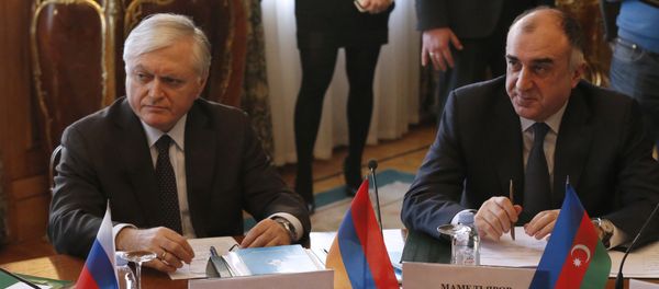 Министр иностранных дел Армении Эдвард Налбандян (слева) и министр иностранных дел Азербайджана Эльмар Мамедъяров, фото из архива - Sputnik Азербайджан
