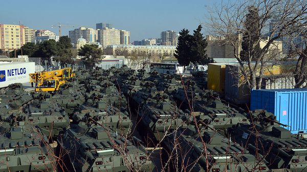 В Азербайджан поступила новая партия современной военной техники - Sputnik Азербайджан
