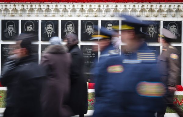 Траурное шествие на Аллее шехидов 20 января 2018 года Траурное шествие на Аллее шехидов 20 января 2018 года - Sputnik Азербайджан