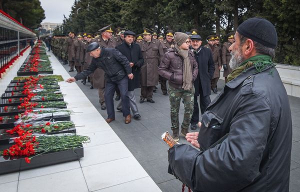 Траурное шествие на Аллее шехидов 20 января 2018 года Траурное шествие на Аллее шехидов 20 января 2018 года - Sputnik Азербайджан