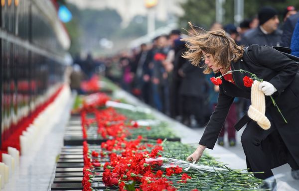 Траурное шествие на Аллее шехидов 20 января 2018 года Траурное шествие на Аллее шехидов 20 января 2018 года - Sputnik Азербайджан