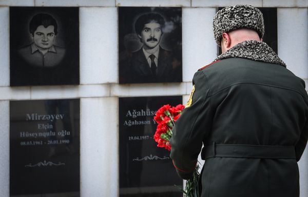 Траурное шествие на Аллее шехидов 20 января 2018 года Траурное шествие на Аллее шехидов 20 января 2018 года - Sputnik Азербайджан