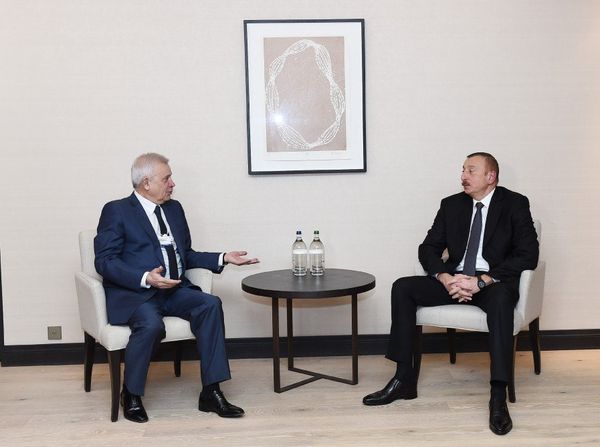 Встреча президента Азербайджана Ильхама Алиева и президента компании ЛУКОЙЛ Вагита Алекперова. Давос, 22 января 2018 года - Sputnik Азербайджан