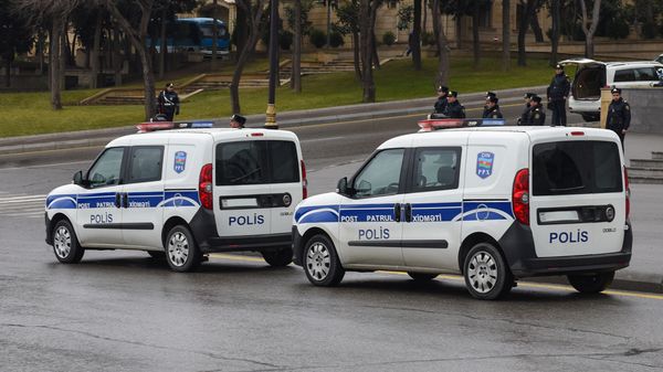 Автомобили патрульно-постовой службы в Баку Автомобили патрульно-постовой службы в Баку - Sputnik Азербайджан