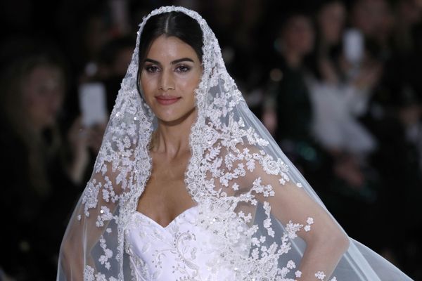 Бразильский блогер Камила Коэльо во время показа коллекции Ralph & Russo на Недели высокой моды в Париже - Sputnik Азербайджан