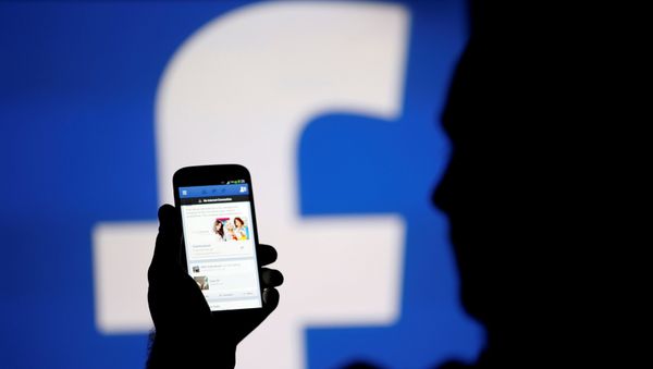 Пользователь социальной сети Facebook - Sputnik Азербайджан