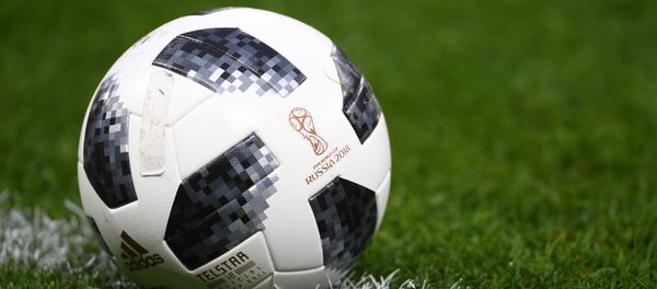 Официальный мяч чемпионата мира по футболу 2018 Telstar 18 - Sputnik Азербайджан