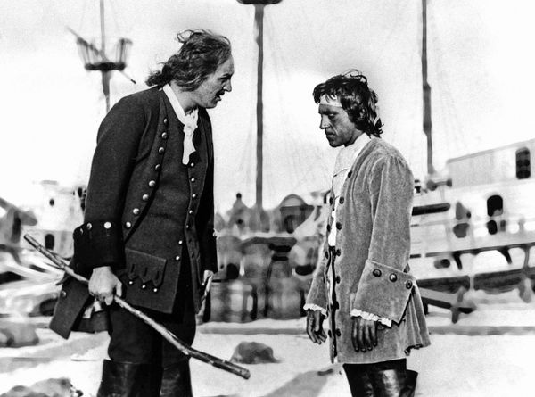 Кадр из кинофильма Сказ о том, как царь Петр арапа женил. 1976 г. Киностудия Мосфильм. Режиссер Александр Митта. В роли царя Петра - артист Алексей Петренко (слева), в роли арапа - артист Владимир Высоцкий - Sputnik Азербайджан