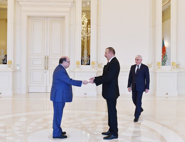 Президент Азербайджана Ильхам Алиев принимает верительные грамоты новоназначенного чрезвычайного и полномочного посла Республики Чили в нашей стране Хосе Мануэля Сильвы - Sputnik Азербайджан