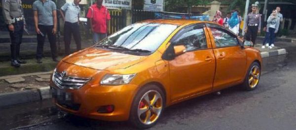 Двухкапотный автомобиль - Sputnik Азербайджан